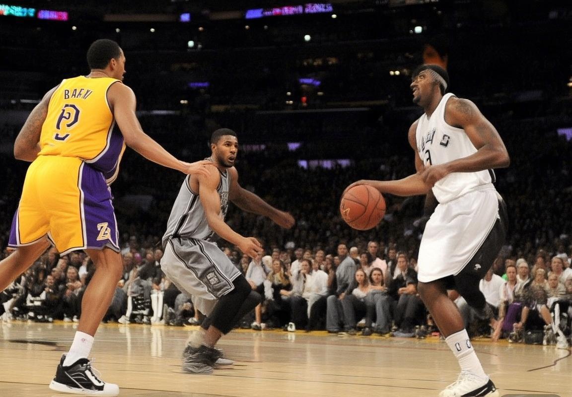 2021湖马对决：NBA赛场上的一战定乾坤(图2)